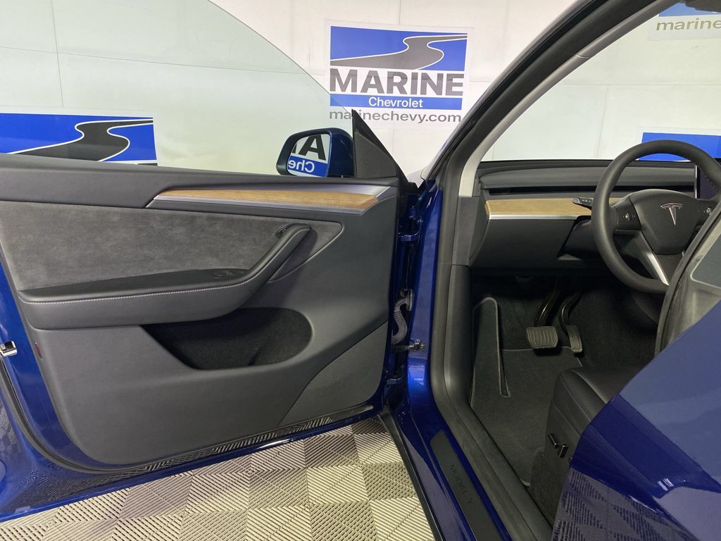 Used 2023 Tesla Model Y Long Range AWD/4WD image 27