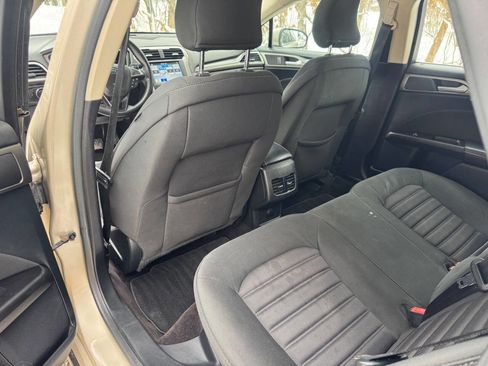 Used 2017 Ford Fusion SE w/ Fusion SE Technology Package image 13