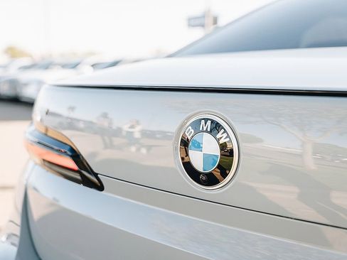 Used 2025 BMW 760i xDrive w/ Executive Package image 16