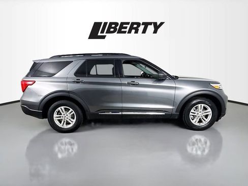 Used 2023 Ford Explorer XLT w/ Equipment Group 202A image 8
