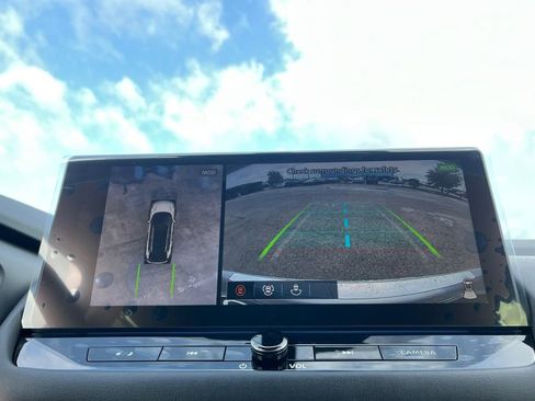 New 2026 Nissan Rogue Platinum image 9