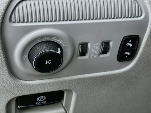 Used 2023 Jeep Wagoneer 4WD image 17