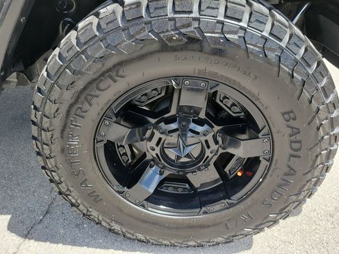Used 2018 Jeep Wrangler Unlimited Sport S AWD/4WD image 9