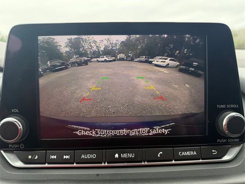 Used 2023 Nissan Rogue S image 31