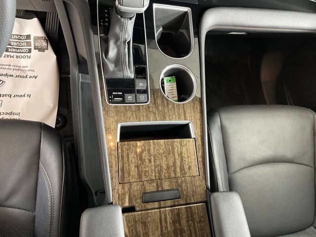 Used 2025 Toyota Sienna Limited AWD/4WD image 16