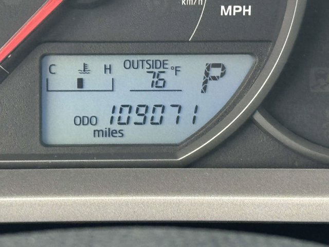 Used 2016 Toyota RAV4 LE AWD/4WD image 16