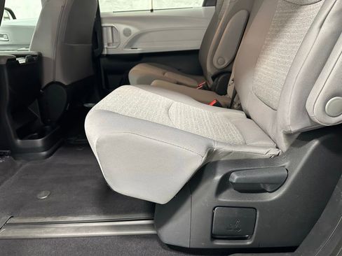 Used 2025 Toyota Sienna LE image 46