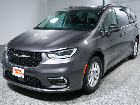 Used 2022 Chrysler Pacifica Touring-L FWD image 32