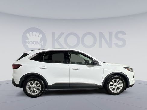 Used 2024 Ford Escape Active w/ Cold Weather Package FWD image 8
