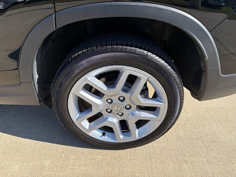 Certified 2025 Honda Passport EX-L image 38