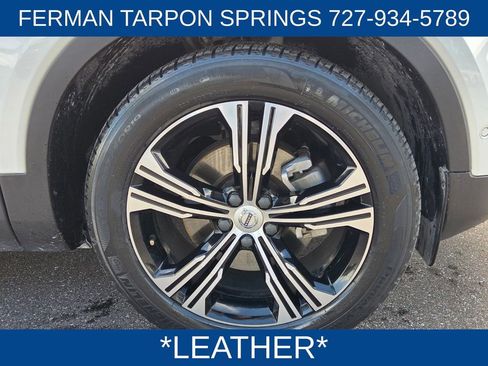 Used 2021 Volvo XC40 T5 Inscription w/ Advanced Package image 12
