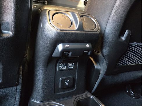 Used 2025 Jeep Gladiator Mojave image 13