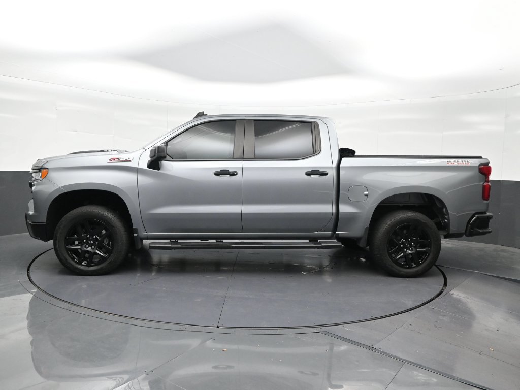 Used 2025 Chevrolet Silverado 1500 LT Trail Boss w/ Convenience Package II AWD/4WD image 2