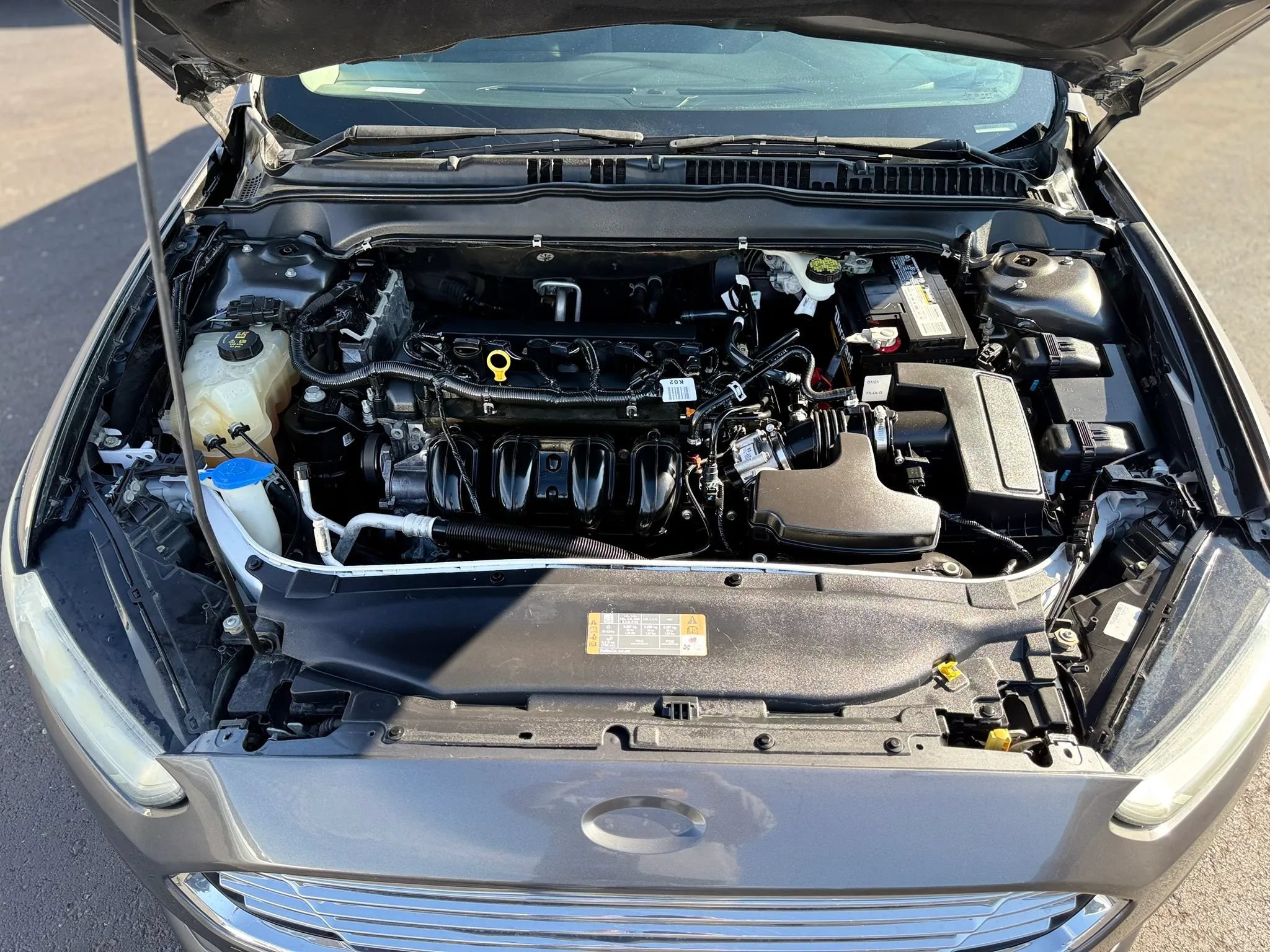 Used 2016 Ford Fusion SE FWD image 9