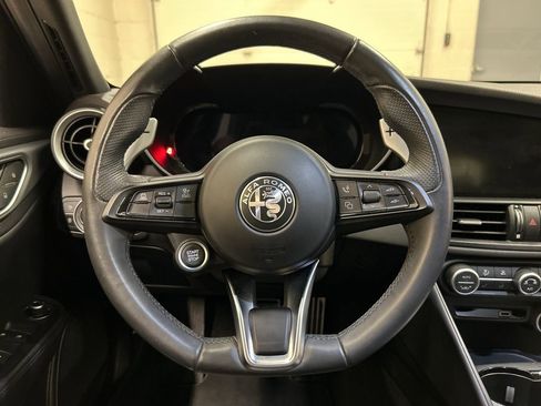 Used 2024 Alfa Romeo Giulia Veloce image 17