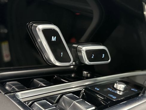 Used 2025 Land Rover Range Rover Long Wheelbase SE image 25