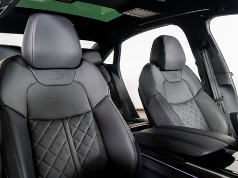 Used 2025 Audi S8 image 30