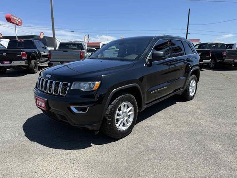 Used 2018 Jeep Grand Cherokee Laredo AWD/4WD image 3