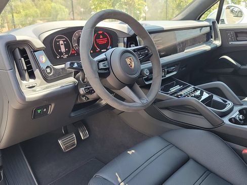 New 2025 Porsche Cayenne GTS AWD/4WD image 4