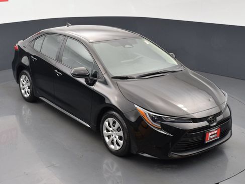 Used 2025 Toyota Corolla LE FWD image 21