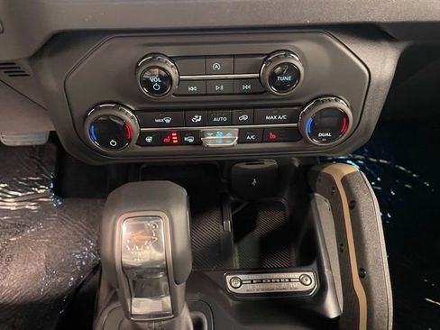 New 2025 Ford Bronco Badlands w/ Sasquatch Package image 9