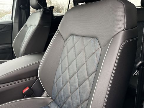 New 2026 Volkswagen Atlas Cross Sport SEL Premium R-Line AWD/4WD image 9