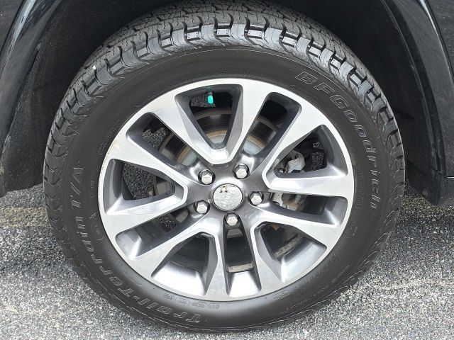 Used 2018 Jeep Grand Cherokee Overland AWD/4WD image 10