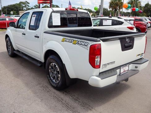 Used 2018 Nissan Frontier SV RWD image 3
