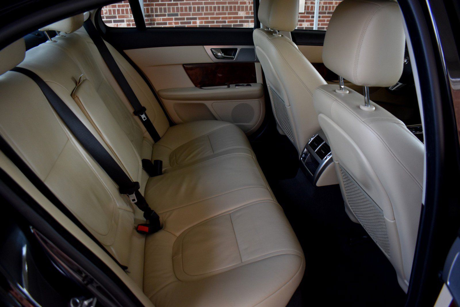 Used 2014 Jaguar XF 3.0 AWD/4WD image 38