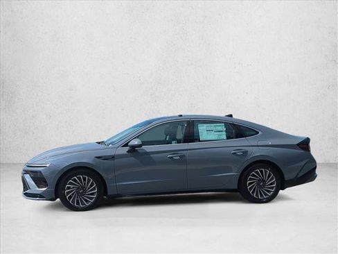 Certified 2025 Hyundai Sonata Limited FWD image 10
