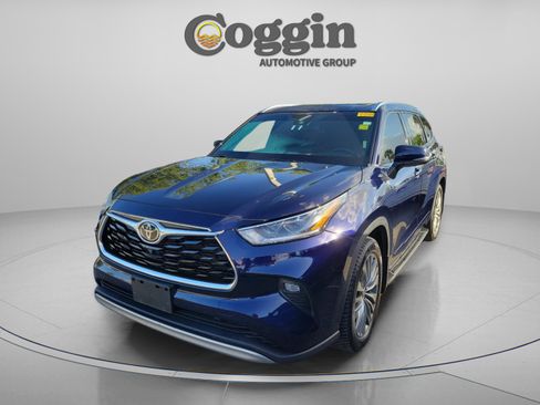 Used 2021 Toyota Highlander Platinum AWD/4WD image 1