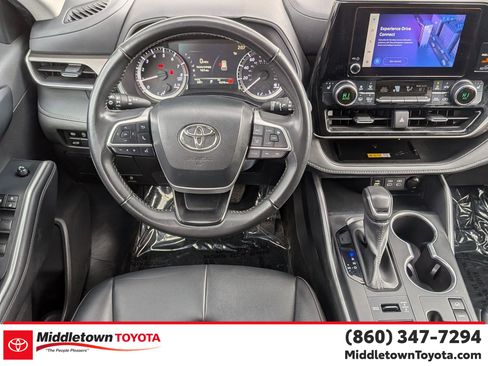 Certified 2024 Toyota Highlander XLE image 31