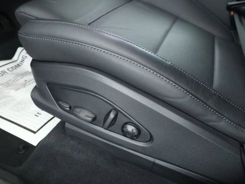 Used 2025 Porsche Macan Electric w/ Premium Package image 10