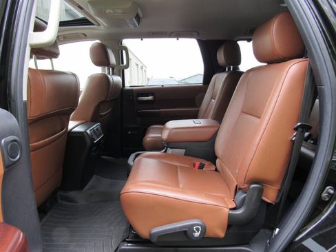 Used 2016 Toyota Sequoia Platinum AWD/4WD image 11
