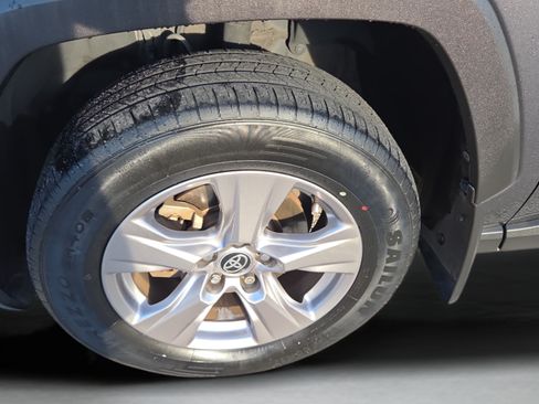 Used 2022 Toyota RAV4 XLE FWD image 39