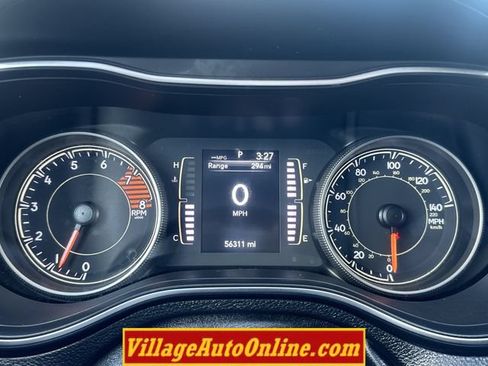 Used 2019 Jeep Cherokee Latitude Plus AWD/4WD image 28