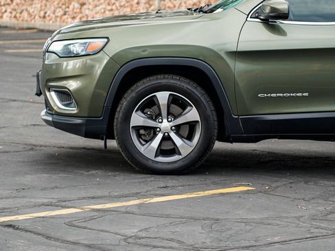 Used 2019 Jeep Cherokee Limited image 8