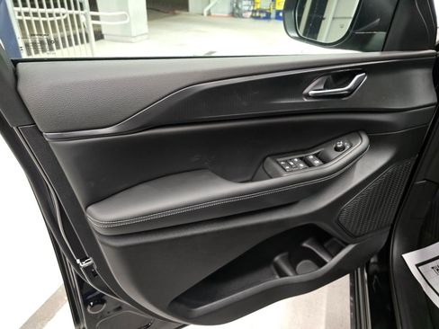 New 2025 Jeep Grand Cherokee Laredo w/ Luxury Tech Group I RWD image 12