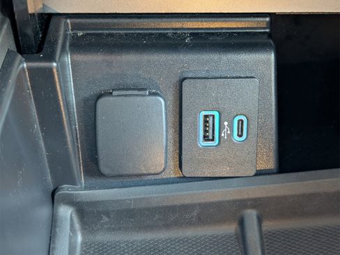 Used 2021 Ford Explorer XLT w/ Equipment Group 202A image 22