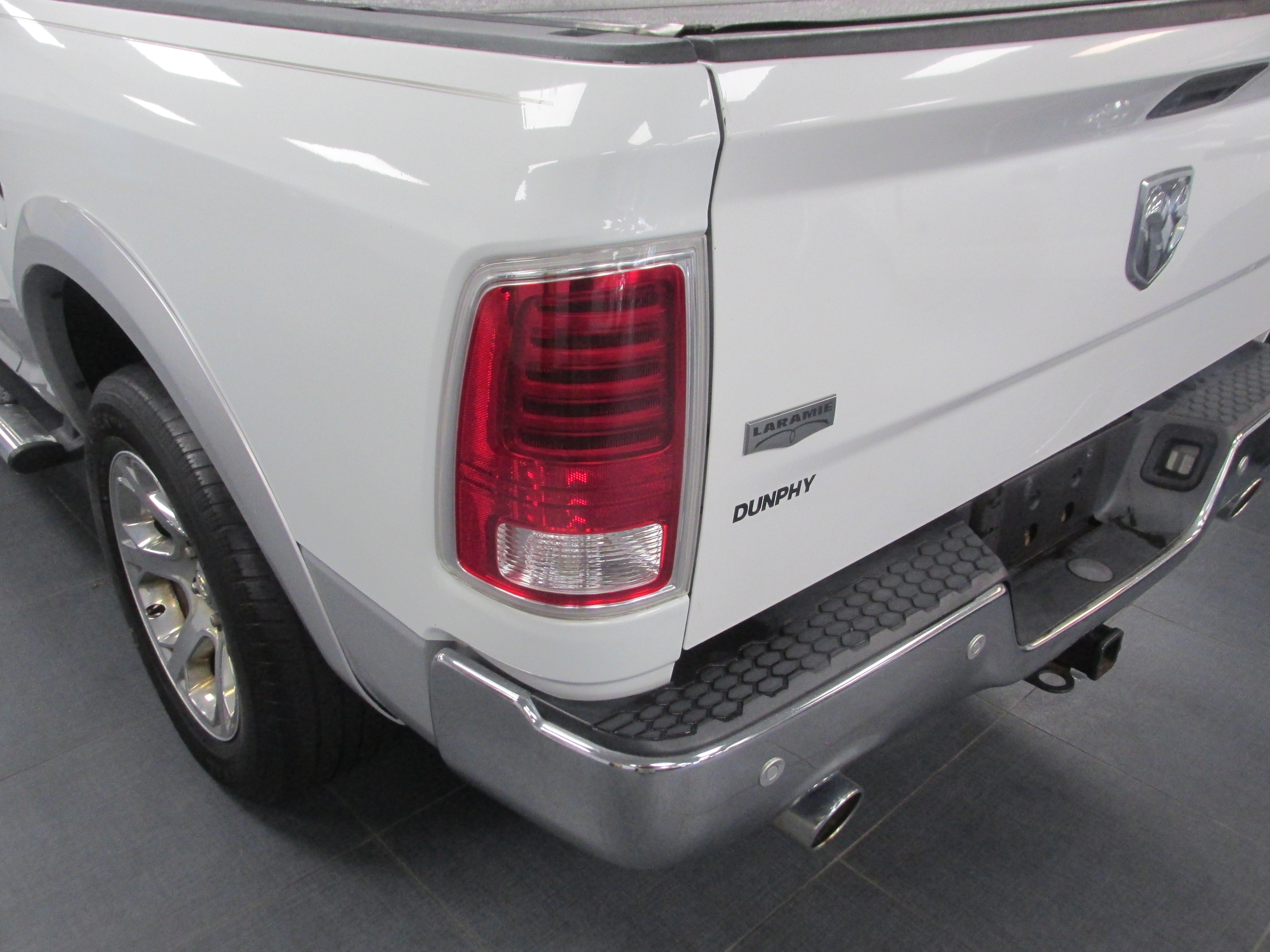 Used 2017 RAM 1500 Laramie w/ Convenience Group AWD/4WD image 12
