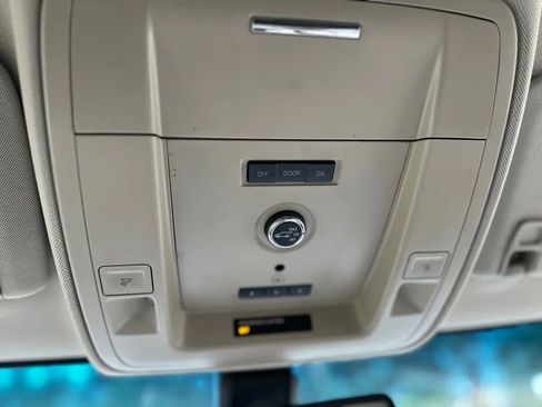 Used 2017 GMC Yukon XL SLE w/ SLE Value Package image 22