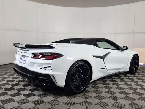 Used 2025 Chevrolet Corvette E-Ray w/ Stealth Interior Trim Package AWD/4WD image 7