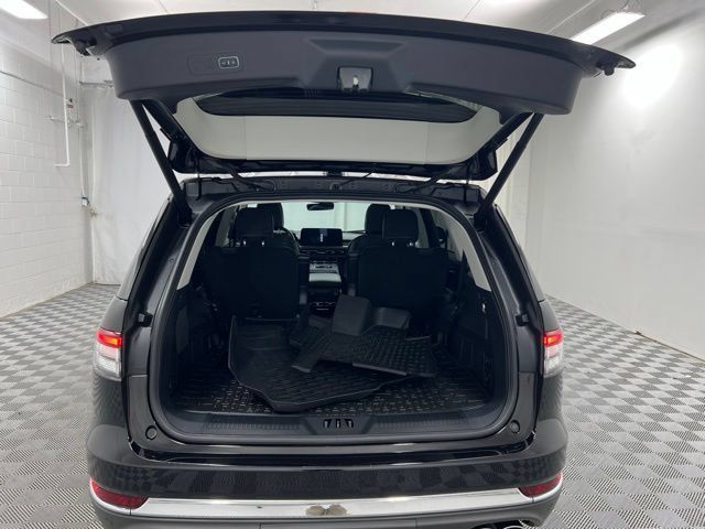 Certified 2025 Lincoln Aviator AWD image 8