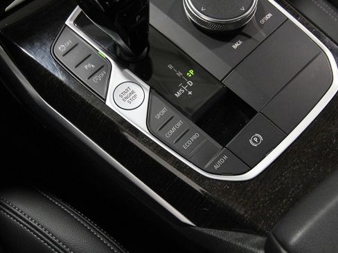 Certified 2022 BMW 330i xDrive Sedan w/ Driving Assistance Package image 16