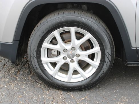 Used 2016 Jeep Cherokee Latitude image 11