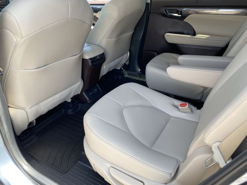 Used 2021 Toyota Highlander Platinum FWD image 15