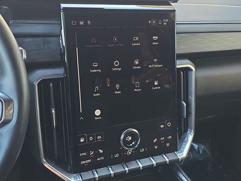 Used 2025 GMC Acadia Elevation image 14