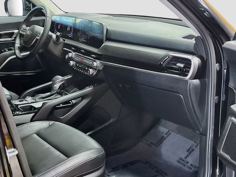 Used 2025 Kia Telluride S AWD/4WD image 32