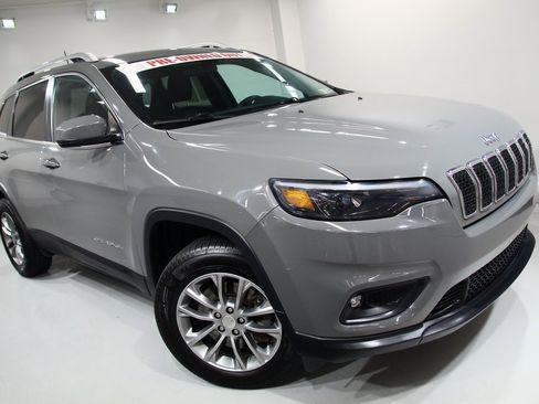 Used 2019 Jeep Cherokee Latitude Plus w/ Cold Weather Group image 8