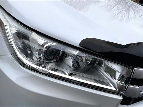 Used 2019 Toyota Highlander LE image 27